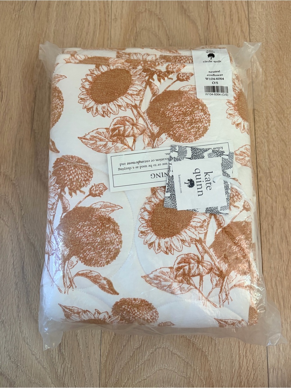 Kate Quinn Neutral Sunflower Circle Quilt  - Rust Floral on White